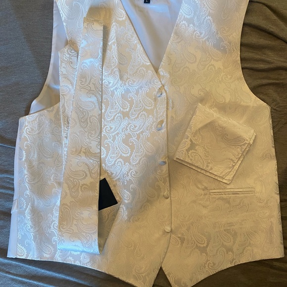 White paisley vest set - Picture 2 of 4